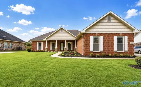 109 Harbor Glen Dr, Madison, AL 35756