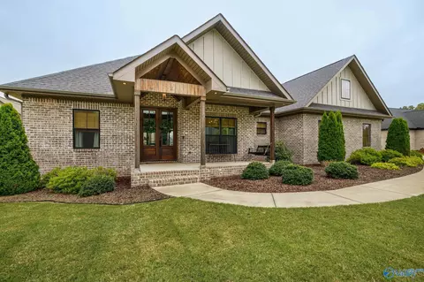 175 Rockwood Dr, Tuscumbia, AL 35674