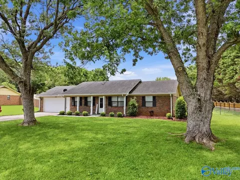 5063 Winchester Rd, New Market, AL 35761