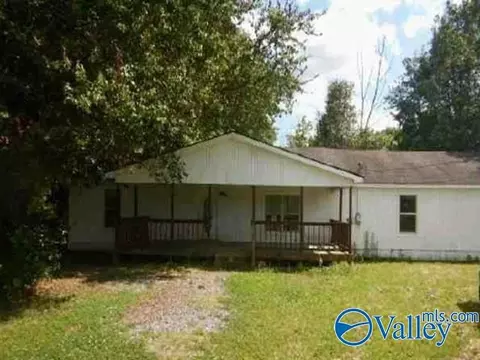 224 Dunn Dr, Albertville, AL 35950