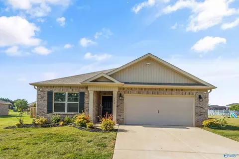 153 Meadowridge Dr, Hazel Green, AL 35750