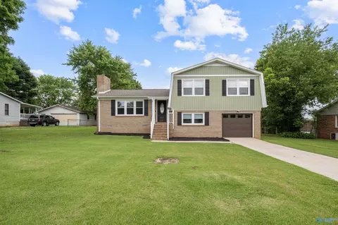 103 Mcfarlen Dr, Hazel Green, AL 35750