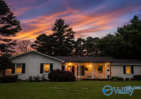 1503 Fairway Dr, Decatur, AL 35601