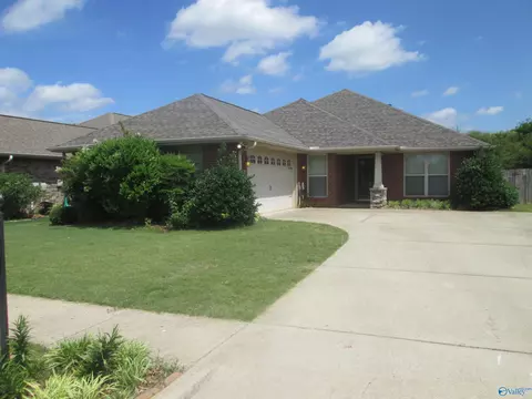 13748 Glendorch Ln, Athens, AL 35613