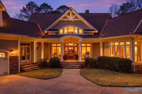 750 Cherokee Ridge Dr, Union Grove, AL 35175
