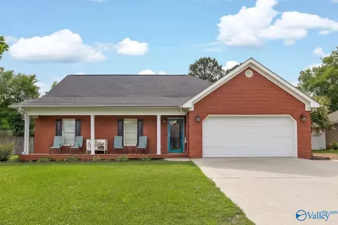 2103 Glenwood Dr, Hartselle, AL 35640