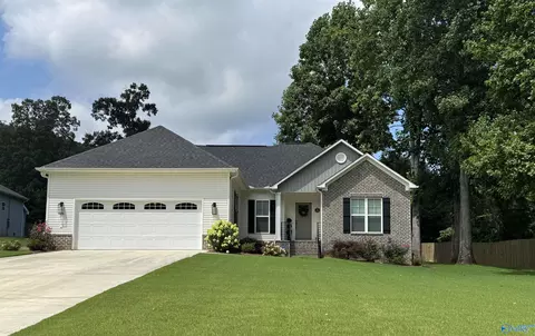10 Deer Run Rd, Guntersville, AL 35976
