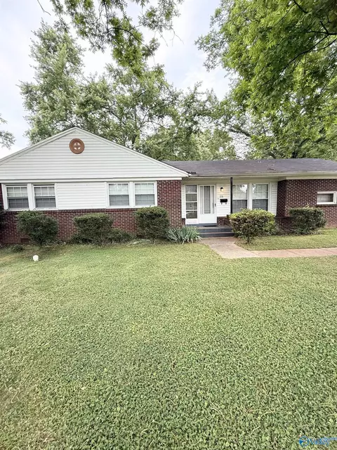 2116 NW Gilbreath Rd, Huntsville, AL 35810