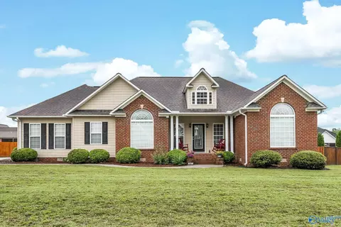 147 Drury Ln, Albertville, AL 35950