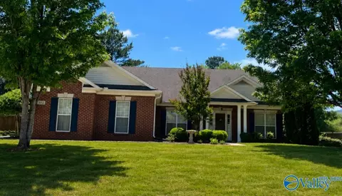 102 Windchase Ct, Huntsville, AL 35811