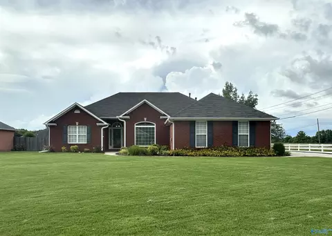 9 Madison Ln, Decatur, AL 35603
