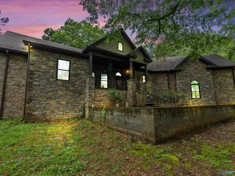 20 Section Mountain Rd, Somerville, AL 35670