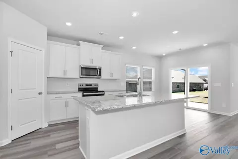 14756 Lapwing Cv, Athens, AL 35611