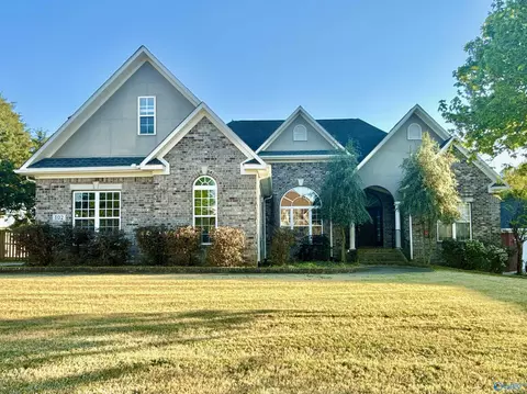 102 Casey Dr, Huntsville, AL 35806