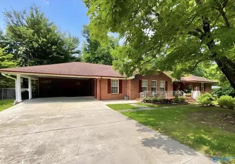 305 1st St, Arab, AL 35016