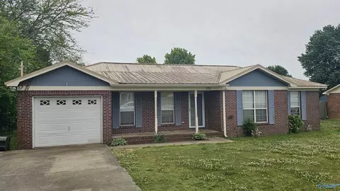 102 Elkwood Rd, Hazel Green, AL 35750