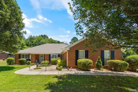 215 Grasslands Rd, Huntsville, AL 35811