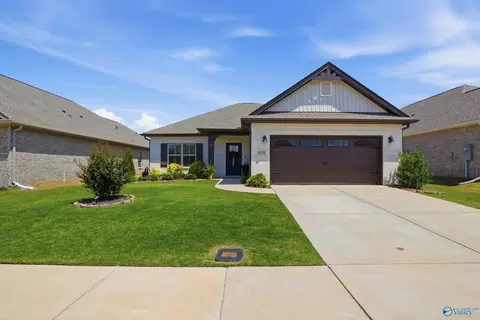 9539 Hampton Oak Dr, Owens Cross Roads, AL 35763