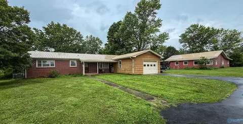 283 Old Huntsville Rd, Fayetteville, TN 37334