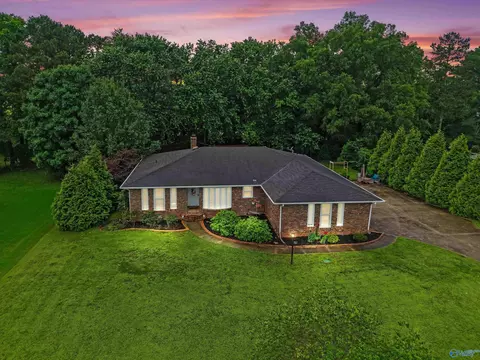 104 Creighton Dr, Athens, AL 35613