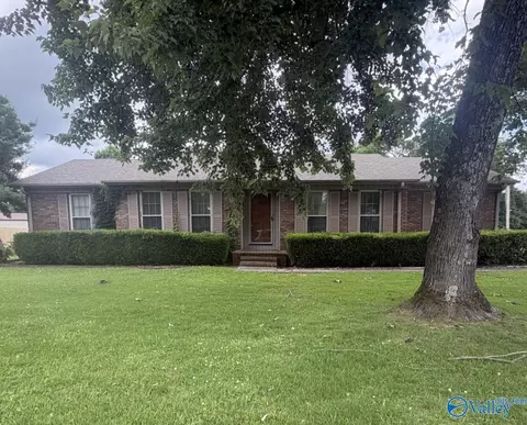 902 Jackson Dr, Athens, AL 35611