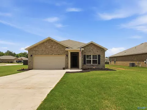 125 Cave Springs Cir, Owens Cross Roads, AL 35763