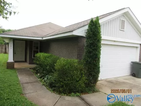 101 Valleyside Dr, Huntsville, AL 35810