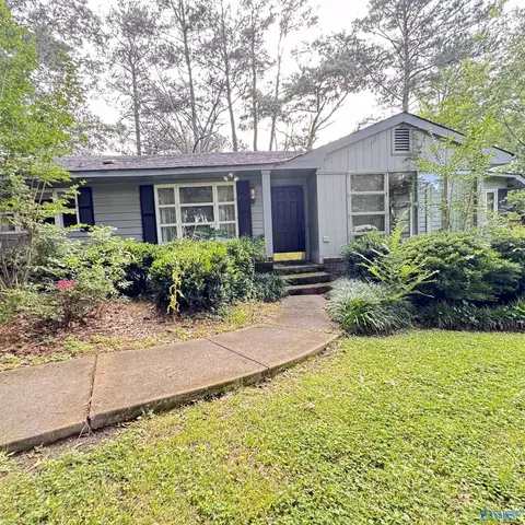 Exterior - 207 Iris Dr, Centre, AL 35960 photo 4 of 7