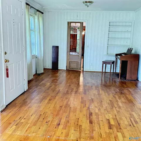 Living - 207 Iris Dr, Centre, AL 35960 photo 1 of 6