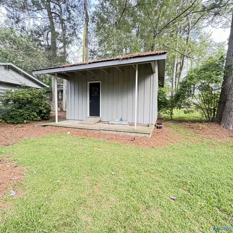 Exterior - 207 Iris Dr, Centre, AL 35960 photo 5 of 7