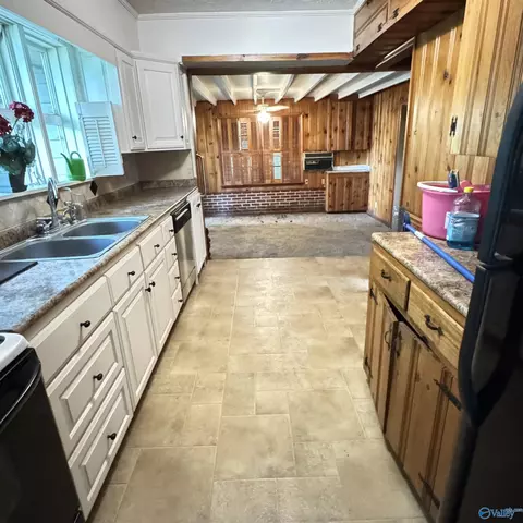 Kitchen - 207 Iris Dr, Centre, AL 35960 photo 4 of 4