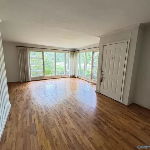 Living - 207 Iris Dr, Centre, AL 35960 photo 3 of 6