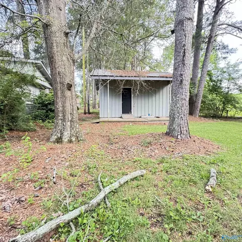 Exterior - 207 Iris Dr, Centre, AL 35960 photo 6 of 7