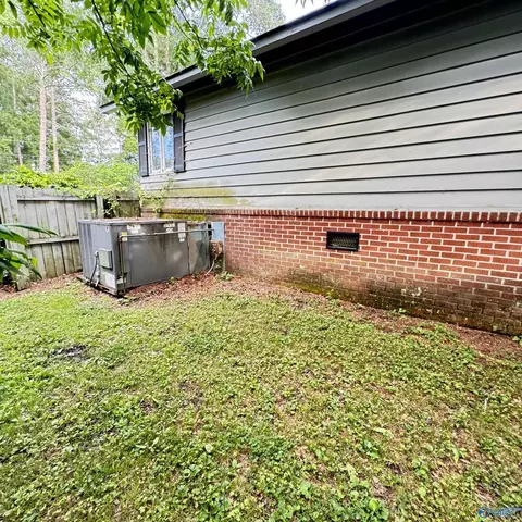Exterior - 207 Iris Dr, Centre, AL 35960 photo 7 of 7