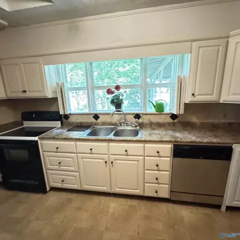 Kitchen - 207 Iris Dr, Centre, AL 35960 photo 1 of 4