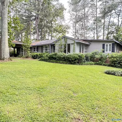 207 Iris Dr, Centre, AL 35960
