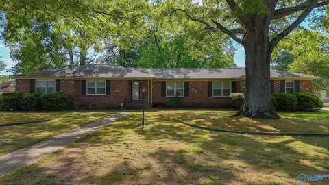 2301 Fleetwood Dr, Decatur, AL 35601