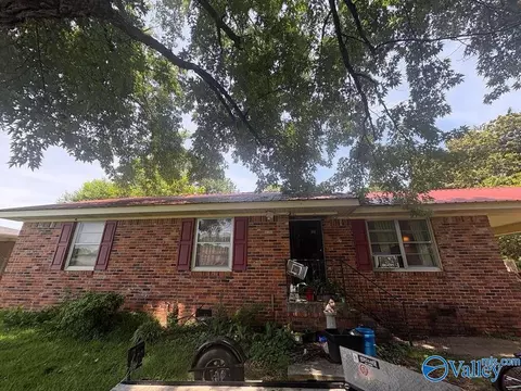 310 Larkwood Dr, Decatur, AL 35601