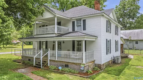 74 Hammond St, Valley Head, AL 35989
