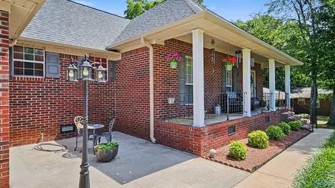 713 Cloverdale Ct, Athens, AL 35611