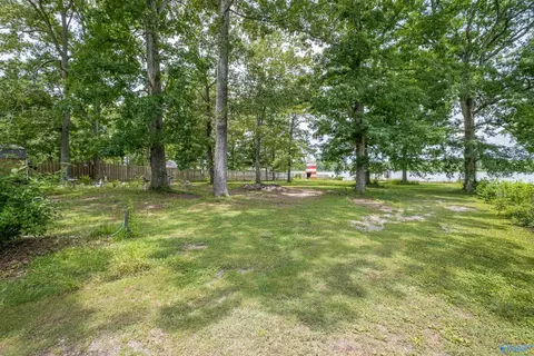 Exterior - 4805 Cherokee Dr, Cedar Bluff, AL 35959 photo 6 of 10