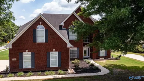 5100 Creekstone Dr, Owens Cross Roads, AL 35763