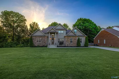 503 Meadowview Dr, Hartselle, AL 35640