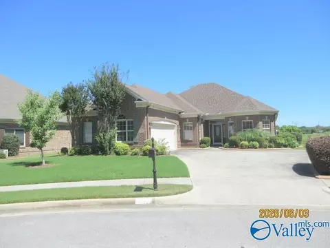 16013 Shropshire Dr, Huntsville, AL 35803