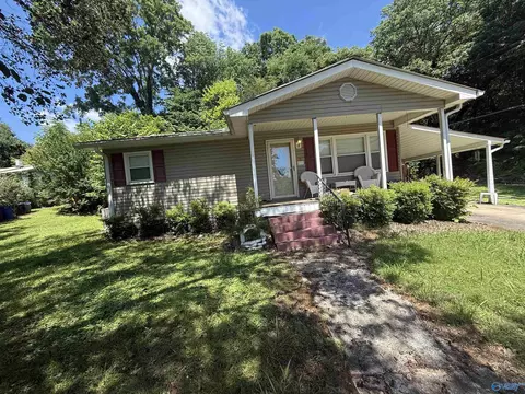 55 Bates Dr, Scottsboro, AL 35768