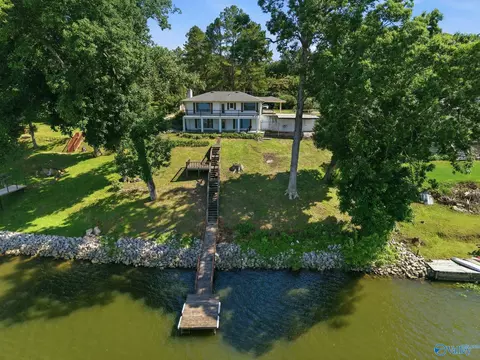 703 Carter Dr, Tuscumbia, AL 35674