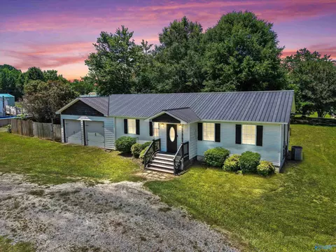 534 Hill Bluff Rd, Guntersville, AL 35976