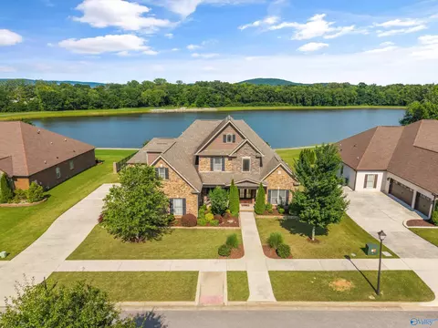 7576 Parktrace Ln, Owens Cross Roads, AL 35763