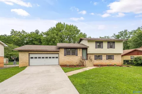 3714 Pecan Grove Dr, Huntsville, AL 35810