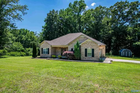 Exterior - 612 S Mountain Dr, Trinity, AL 35673 photo 4 of 10